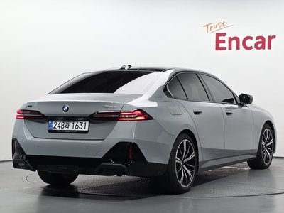 2025 BMW 5 SERIES photo 3