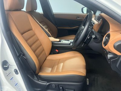 صورة مصغرة 16 لـ 2025 Lexus IS