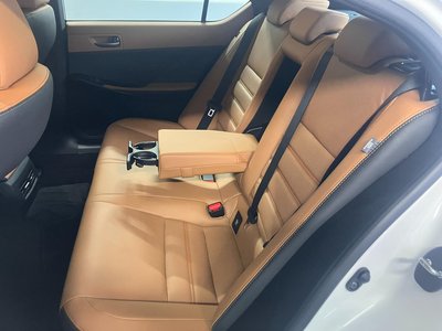 صورة مصغرة 18 لـ 2025 Lexus IS