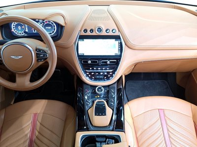 ASTON MARTIN DBX - 5