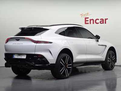 ASTON MARTIN DBX - 3