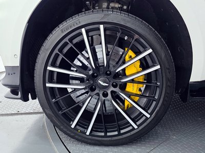 ASTON MARTIN DBX - 6