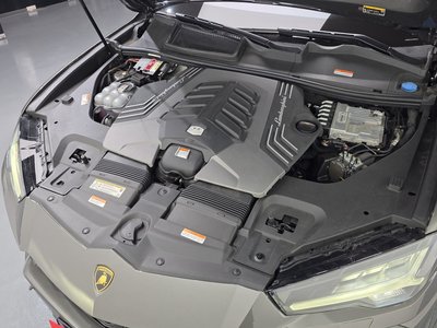 2022 Lamborghini URUS photo 7