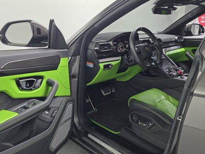 2022 Lamborghini URUS photo 10