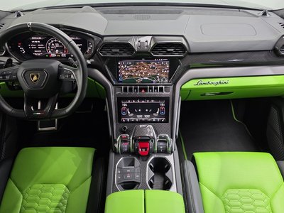 2022 Lamborghini URUS photo 5