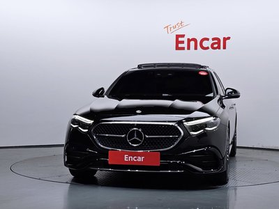 2025 Mercedes-BENZ E-CLASS photo 2