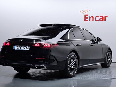 2025 Mercedes-BENZ E-CLASS photo 5