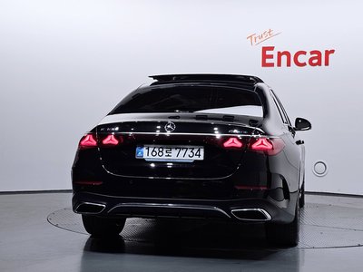 2025 Mercedes-BENZ E-CLASS photo 3