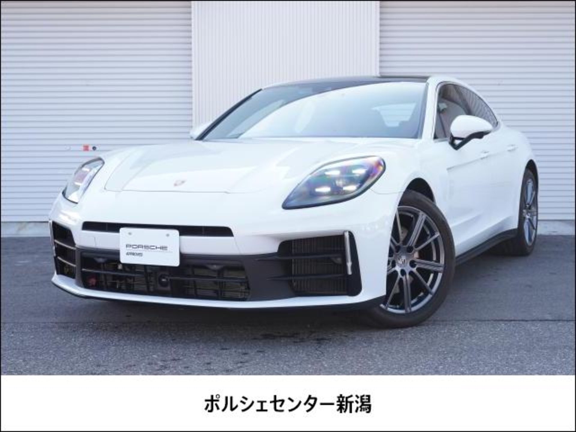 PORSCHE PANAMERA - View 1
