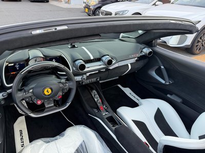 صورة 37 لـ 2023 Ferrari 812 GTS