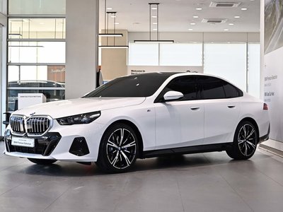 BMW 5 SERIES - 1