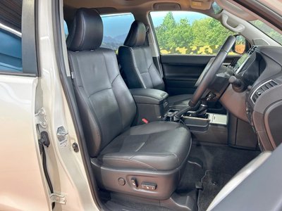 TOYOTA LAND CRUISER PRADO - 8