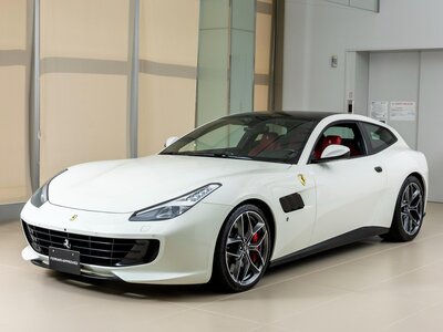 FERRARI GTC4 LUSSO