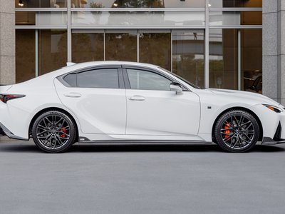 2023 Lexus IS — миниатюра 12
