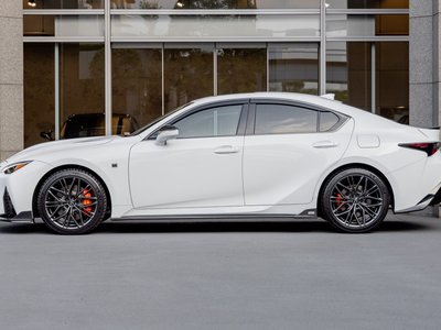 2023 Lexus IS — миниатюра 11