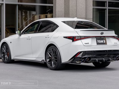 2023 Lexus IS — миниатюра 17