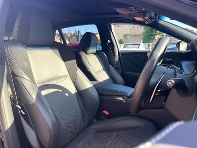 صورة مصغرة 8 لـ 2020 Lexus LS
