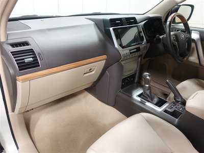 TOYOTA LAND CRUISER PRADO - 10