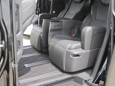 2026 Toyota ALPHARD — миниатюра 12