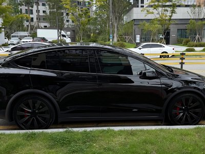 TESLA MODEL X - 8