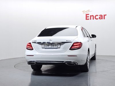 MERCEDES-BENZ E-CLASS - 4