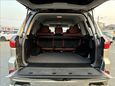 2018 Lexus LX thumbnail 35