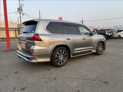 2018 Lexus LX thumbnail 32