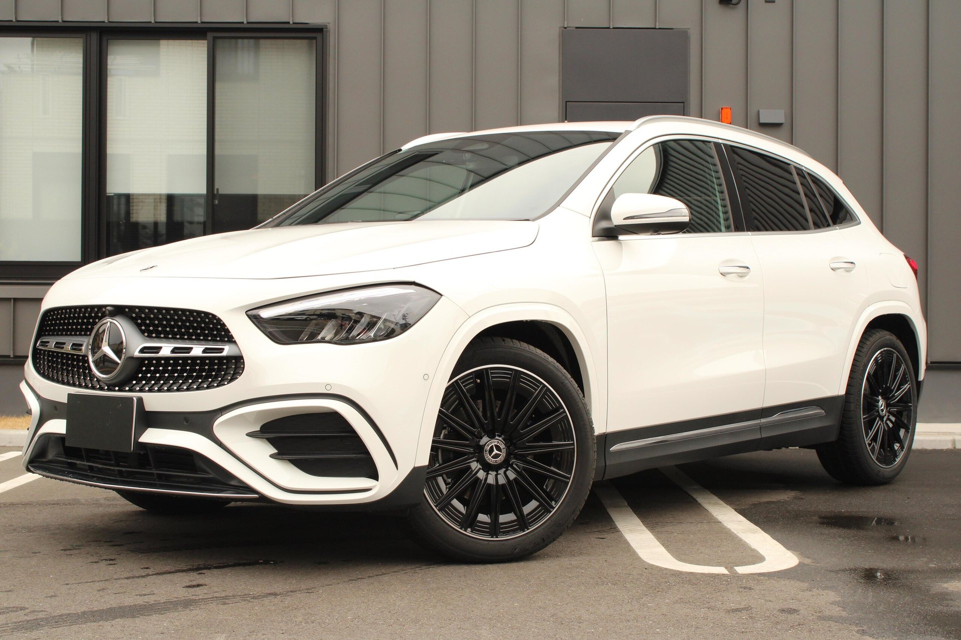 MERCEDES-BENZ GLA - View 1