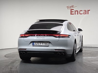 PORSCHE PANAMERA - 4