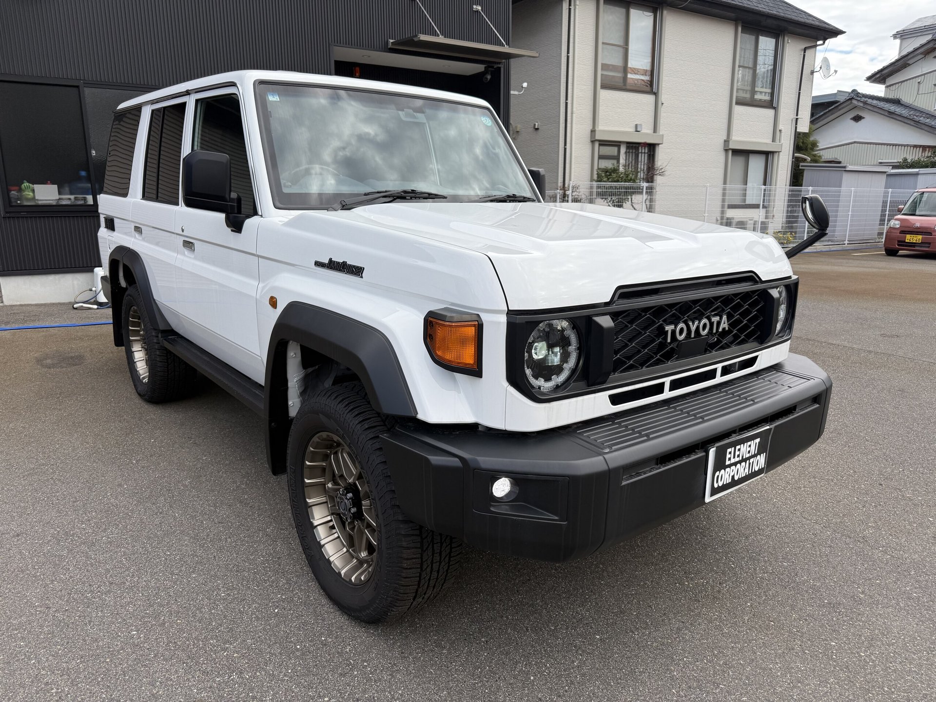 TOYOTA LAND CRUISER 70 - View 1