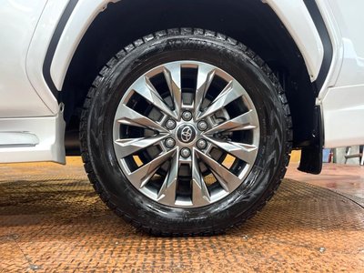 2023 Toyota LAND CRUISER 300 — миниатюра 28