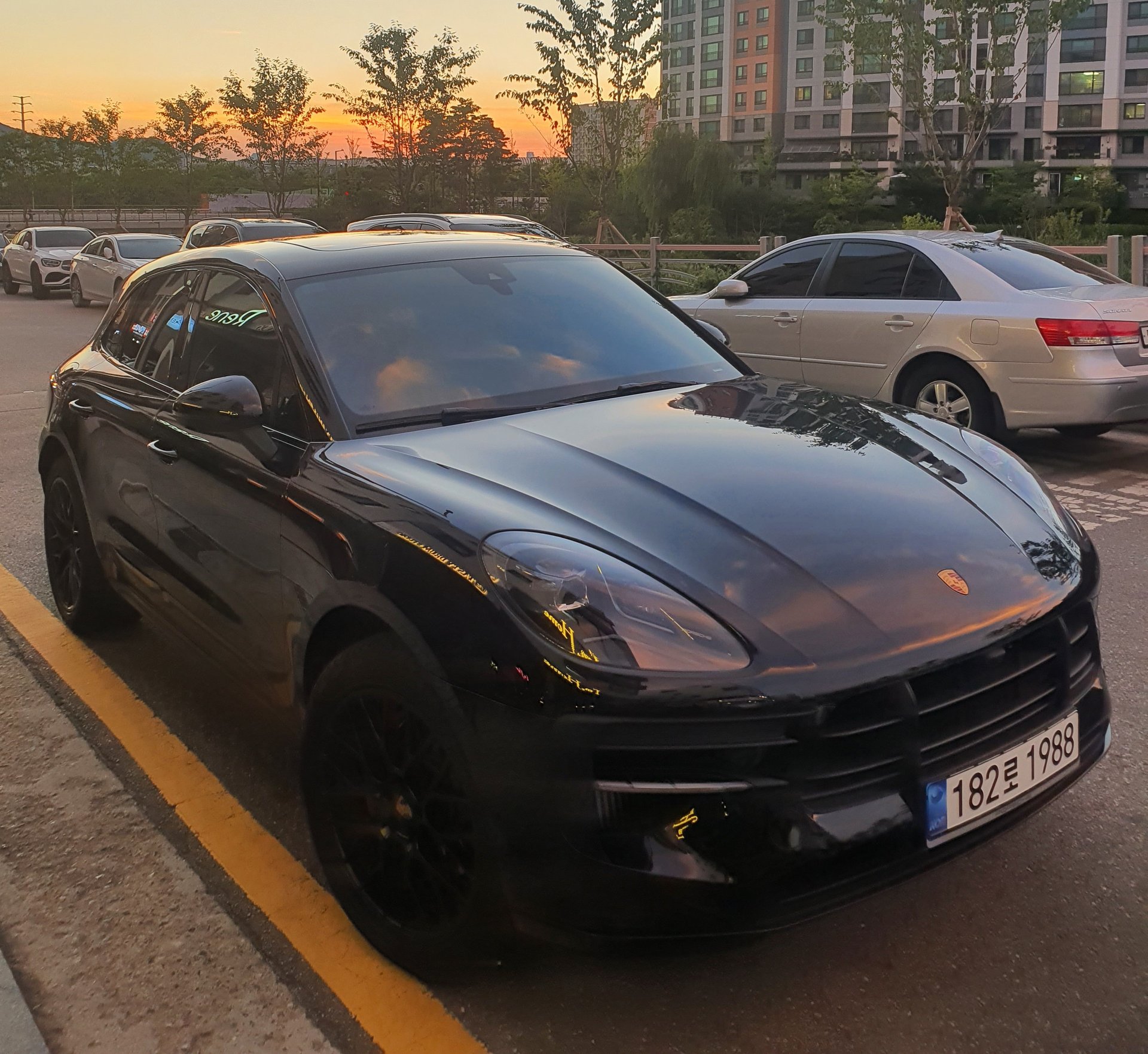 PORSCHE MACAN - View 1