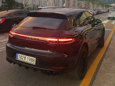 PORSCHE MACAN - 4
