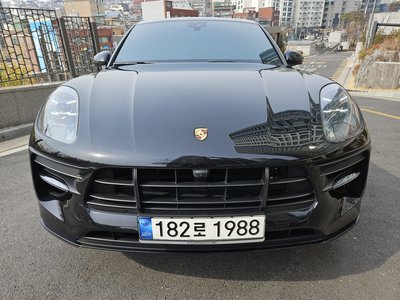 PORSCHE MACAN - 2