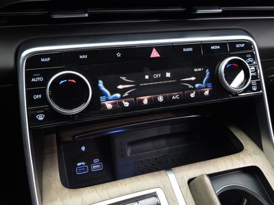 2021 Genesis GV80 — миниатюра 17