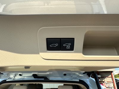 2025 Toyota LAND CRUISER 300 缩略图 75