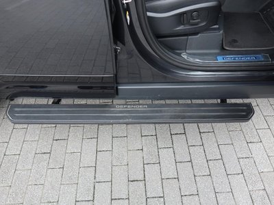 LAND ROVER DEFENDER - 7