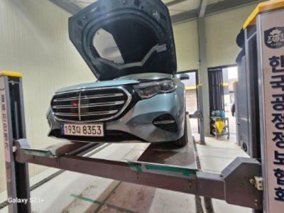 MERCEDES-BENZ E-CLASS - 1