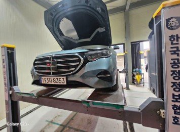 MERCEDES-BENZ E-CLASS - View 1