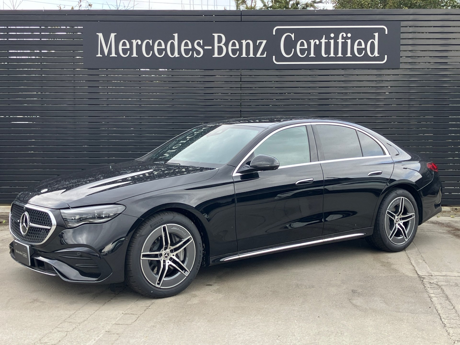 MERCEDES-BENZ E-CLASS - View 1