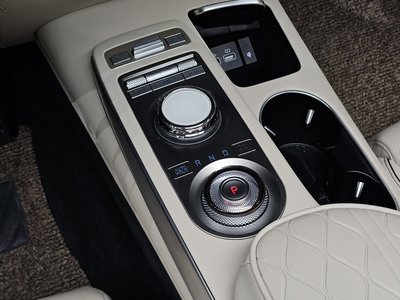2024 Genesis GV70 photo 9