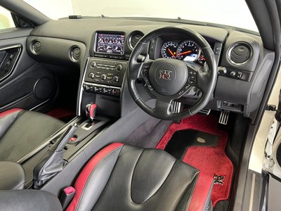 NISSAN GT-R - 8