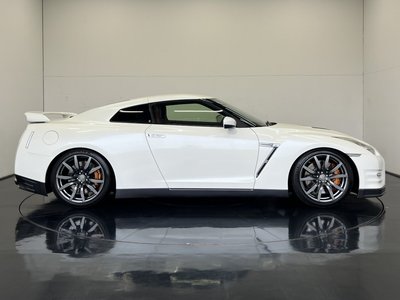 NISSAN GT-R - 5