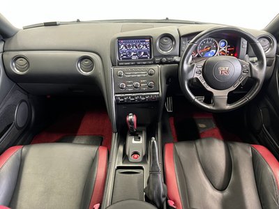 NISSAN GT-R - 7