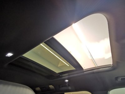 LAND ROVER DEFENDER - 3