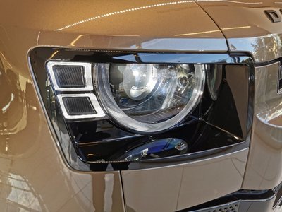 LAND ROVER DEFENDER - 8