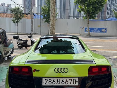 صورة مصغرة 19 لـ 2010 AUDI R8