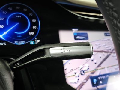 MERCEDES-BENZ EQS - 9