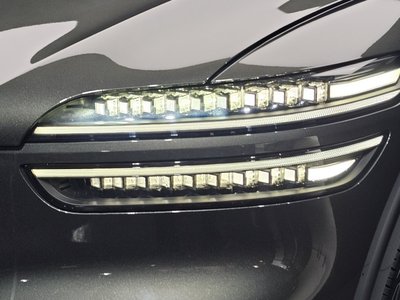 صورة 9 لـ 2024 Genesis GV70