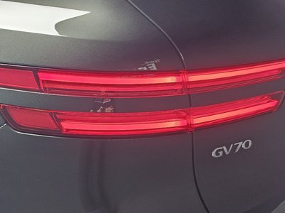 صورة 10 لـ 2024 Genesis GV70